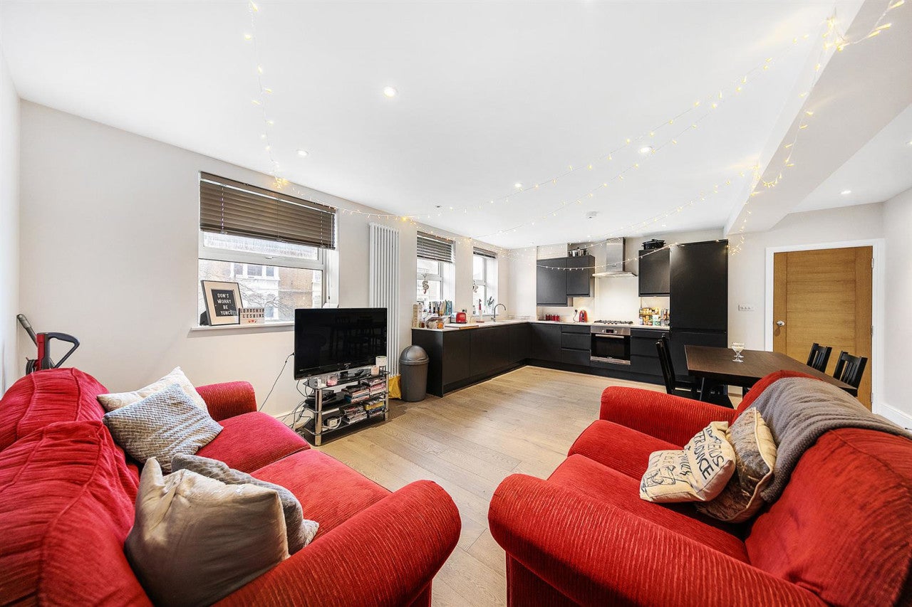 Flat Lordship Lane in Greater London