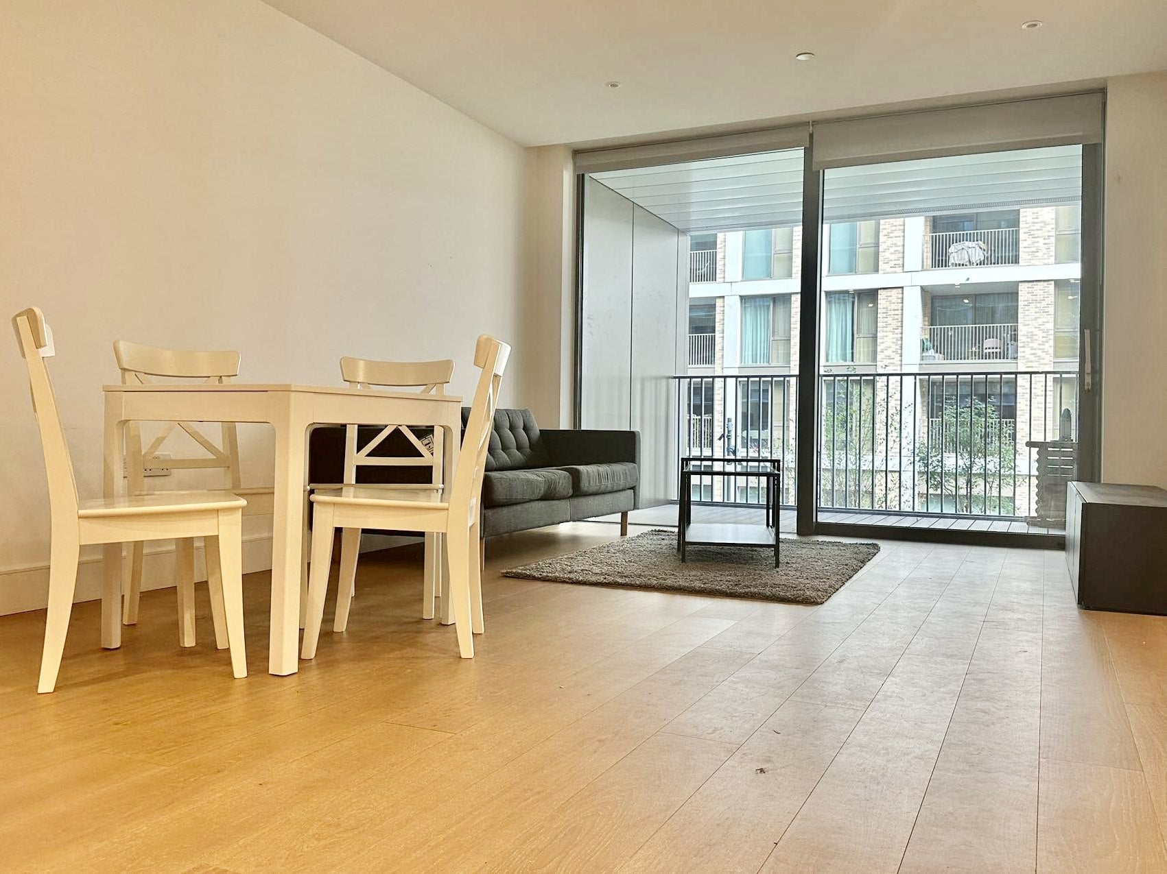 Flat Prince of Wales Drive in Greater London