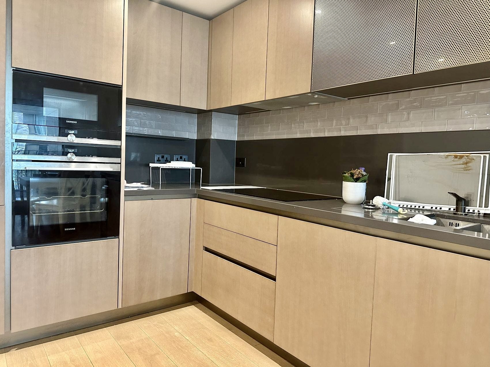 Flat Prince of Wales Drive in Greater London
