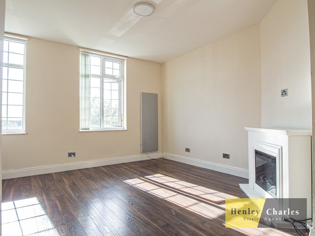 Flat Broadfields Road in Birmingham