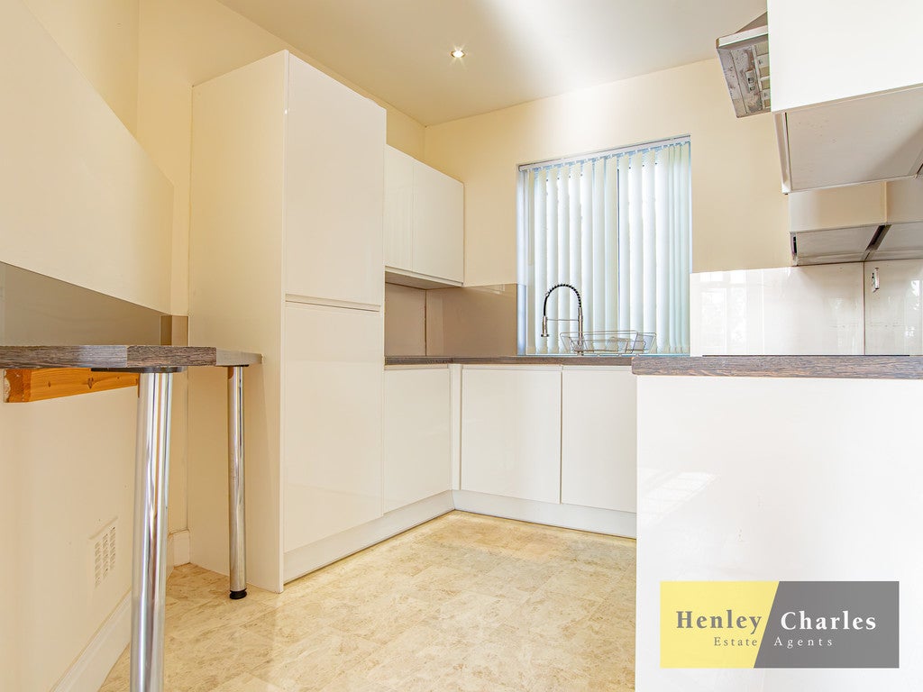 Flat Broadfields Road in Birmingham