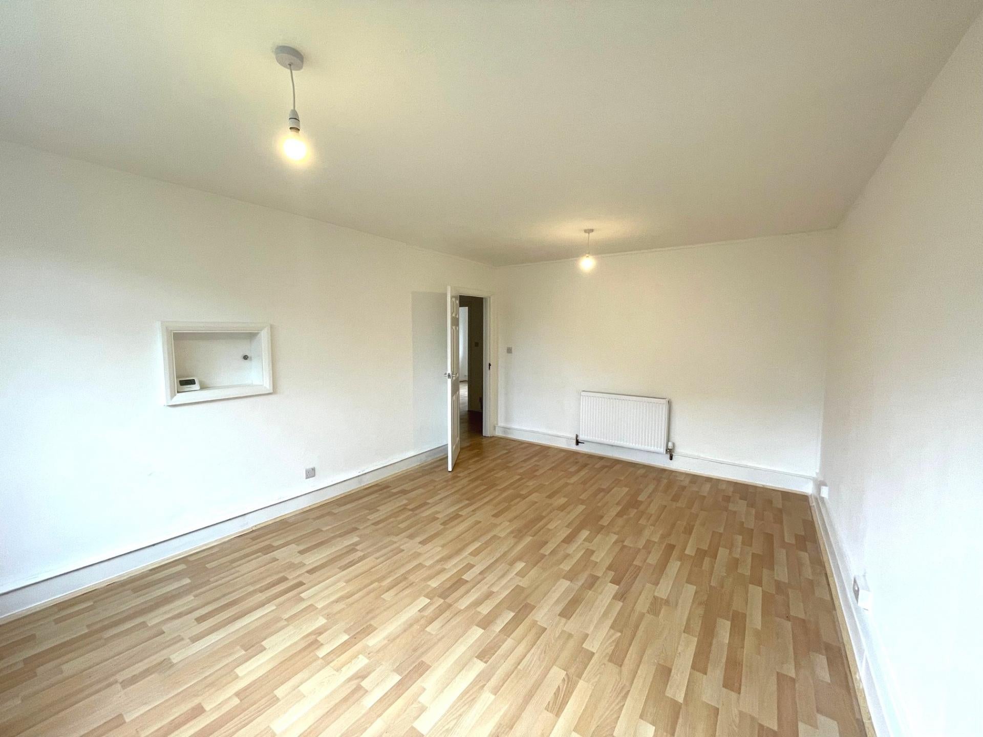 Flat Margaret Road in Greater London