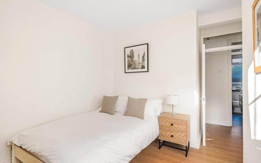 Flat Allsop Place in City of Westminster