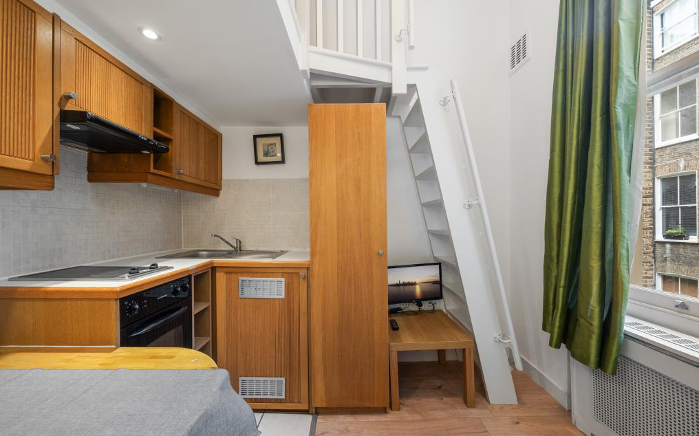 Flat Fairholme Road in Greater London