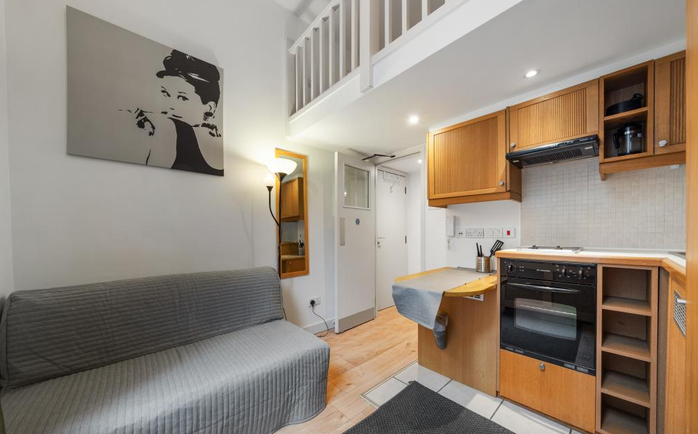 Flat Fairholme Road in Greater London