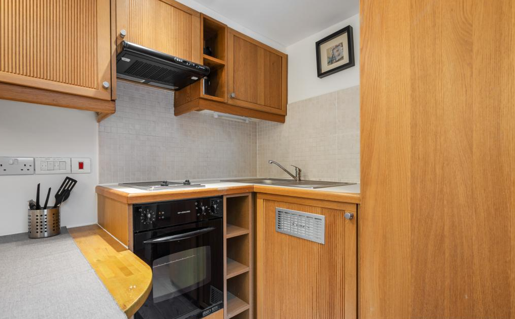 Flat Fairholme Road in Greater London