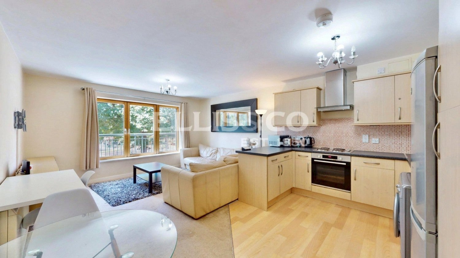 Flat Mattock Lane in Greater London