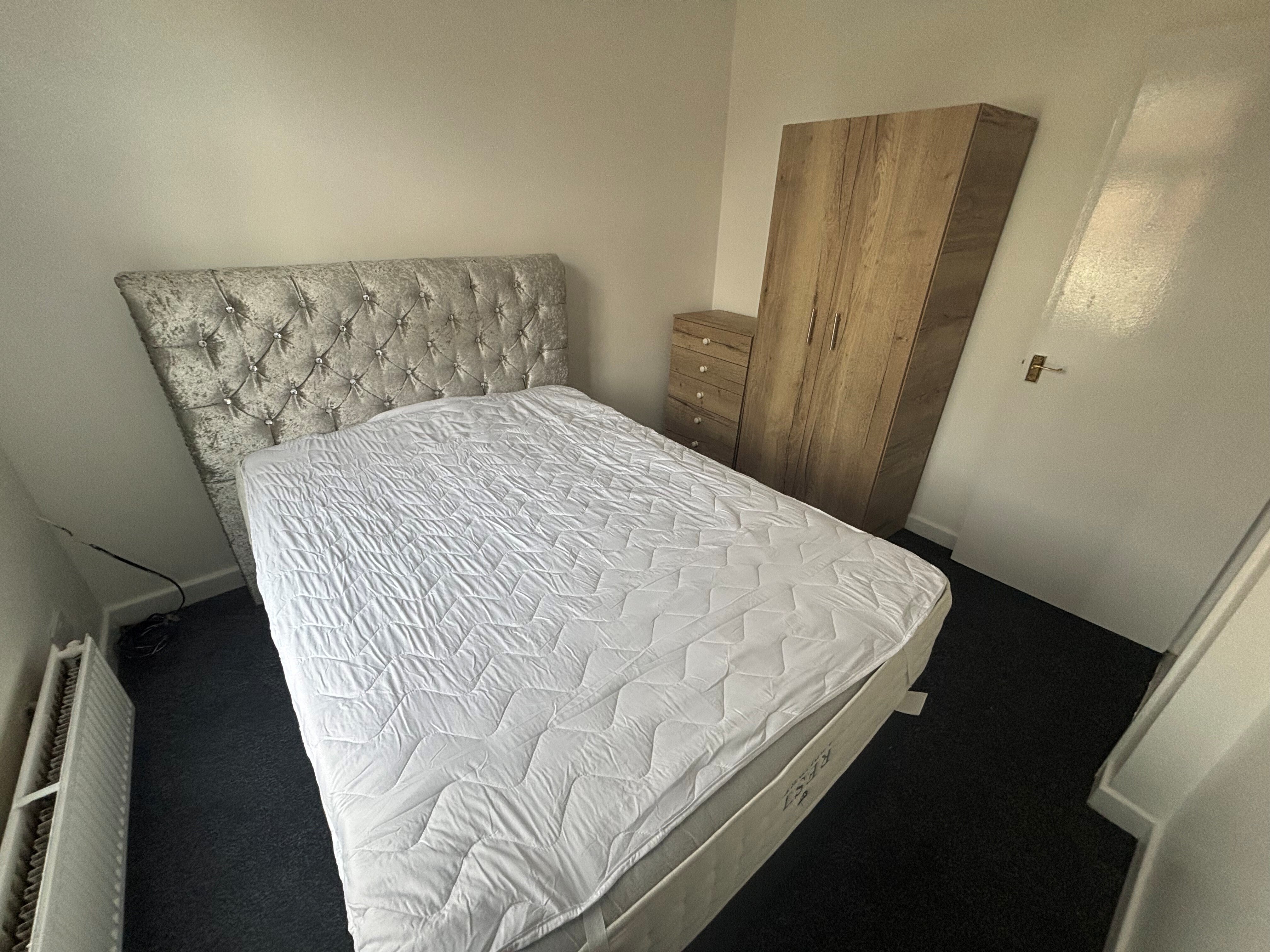 Flat Buckhurst Road in Manchester