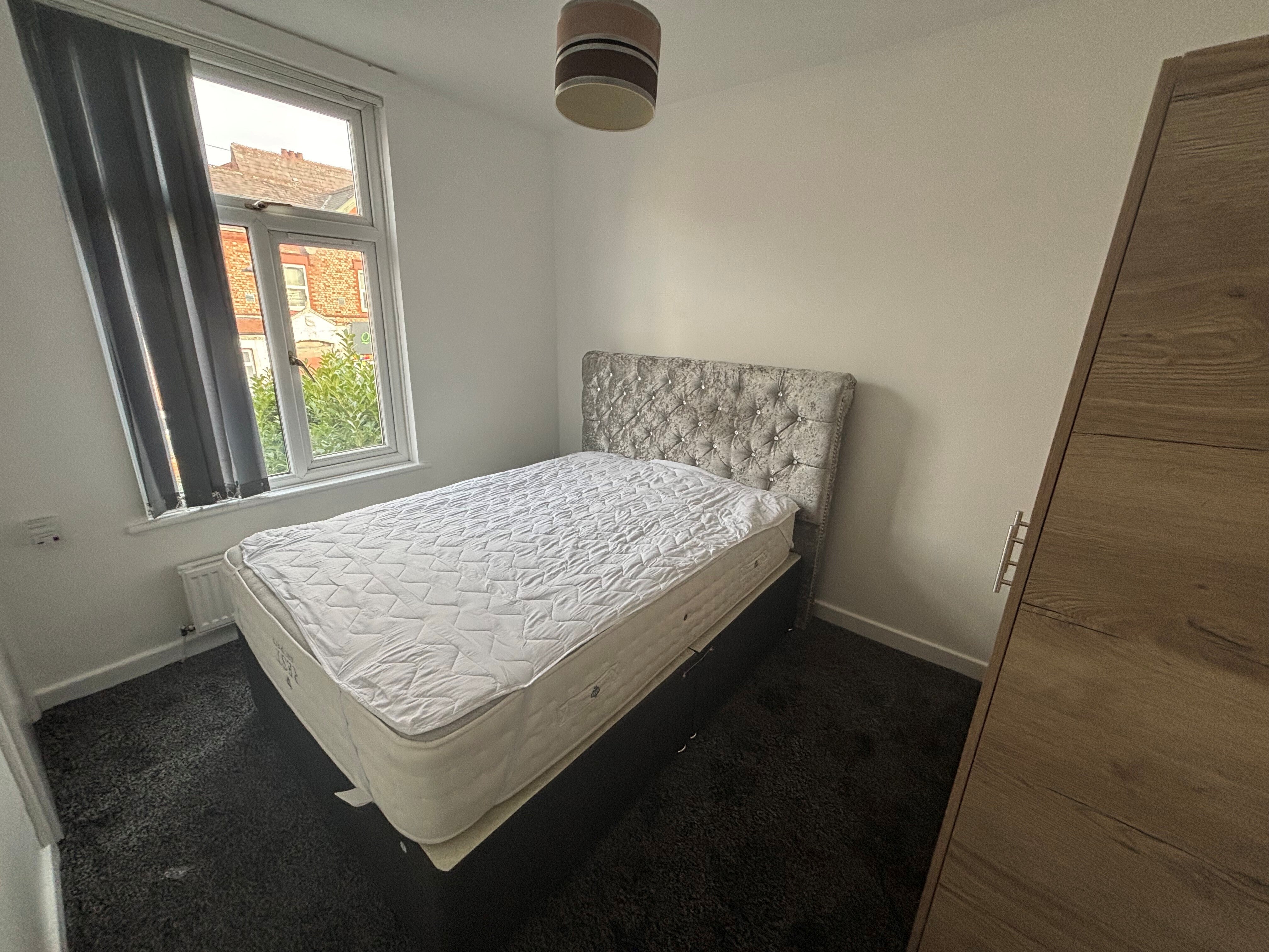 Flat Buckhurst Road in Manchester