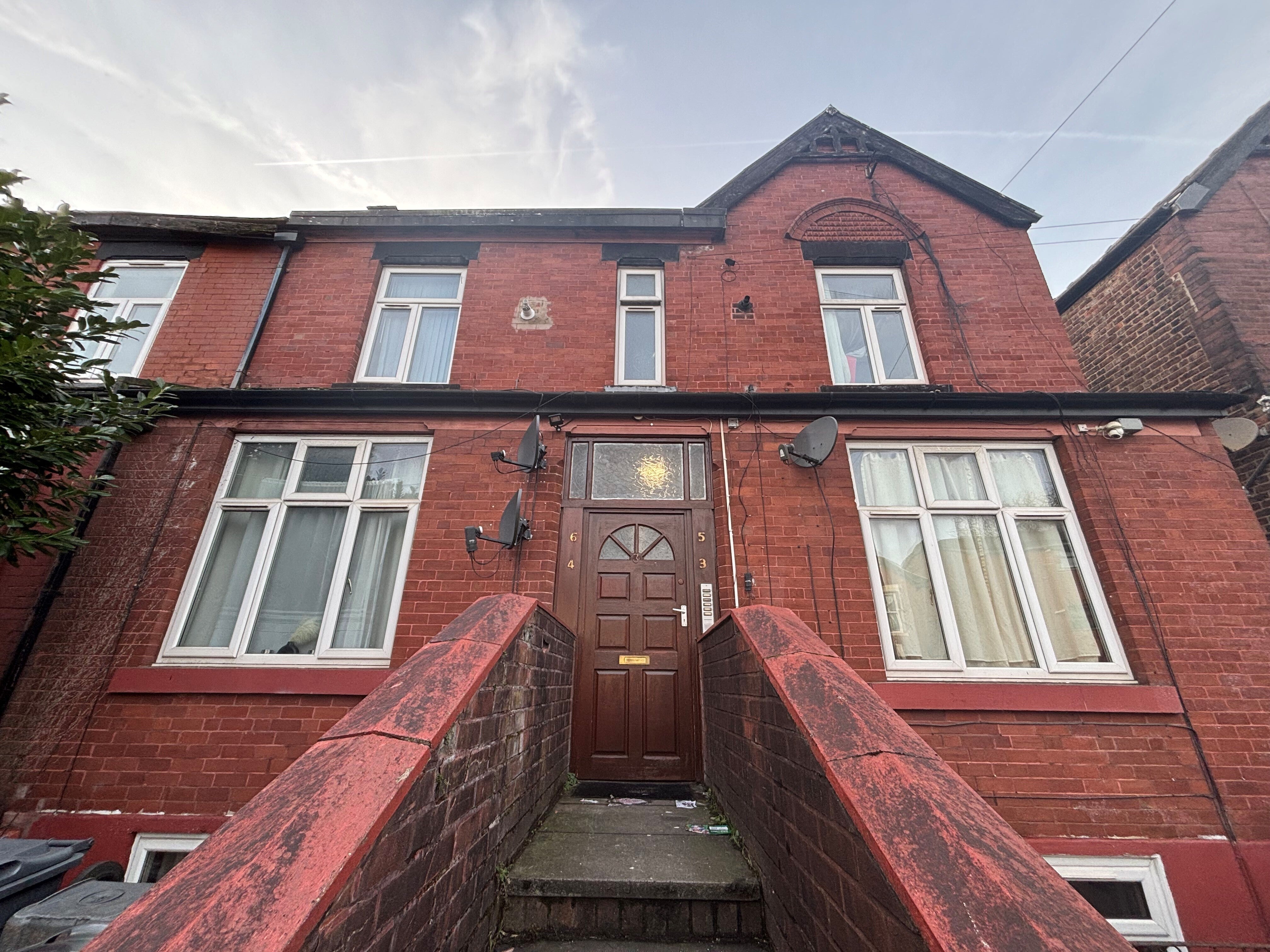 Flat Buckhurst Road in Manchester