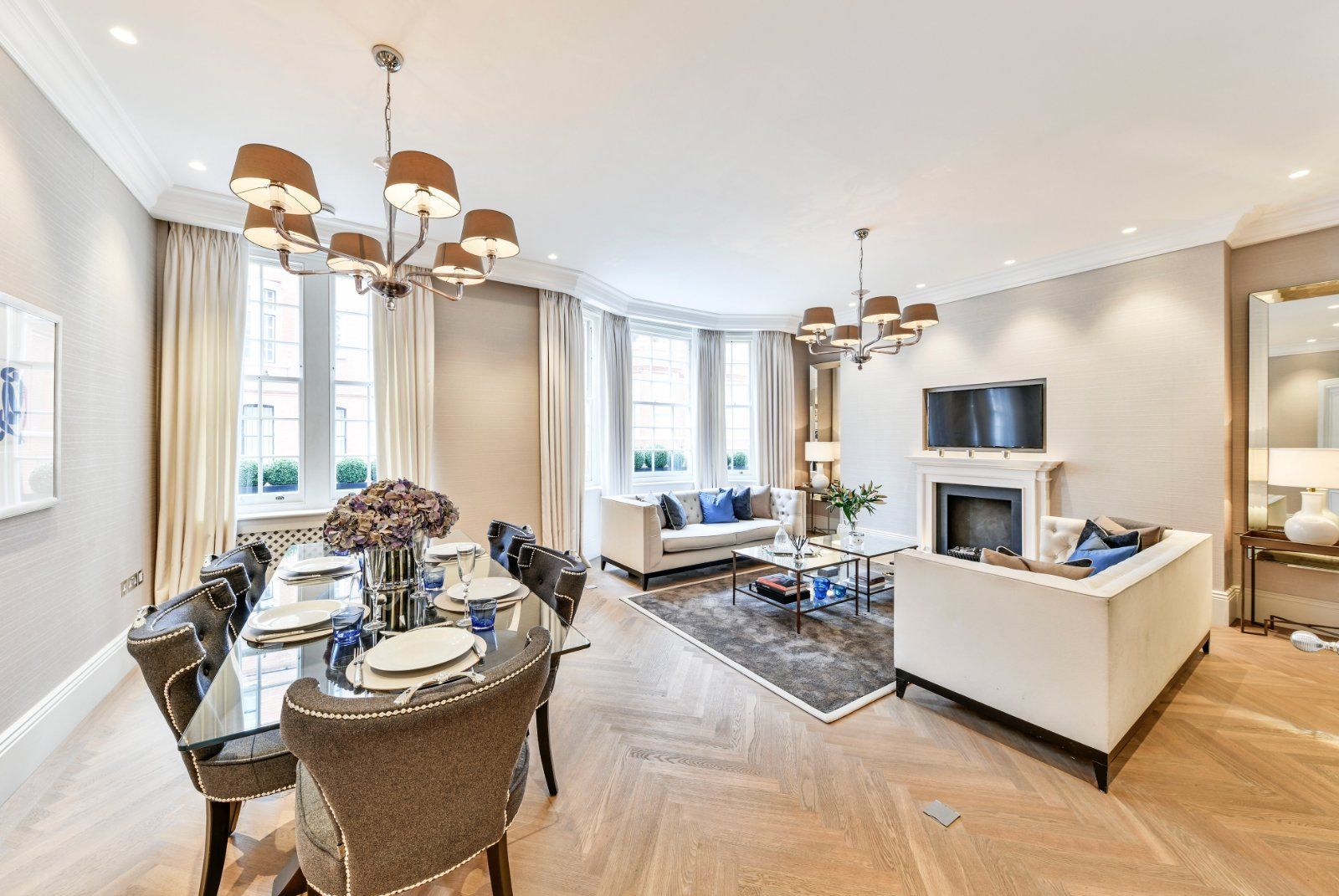 Flat Hans Crescent in Greater London