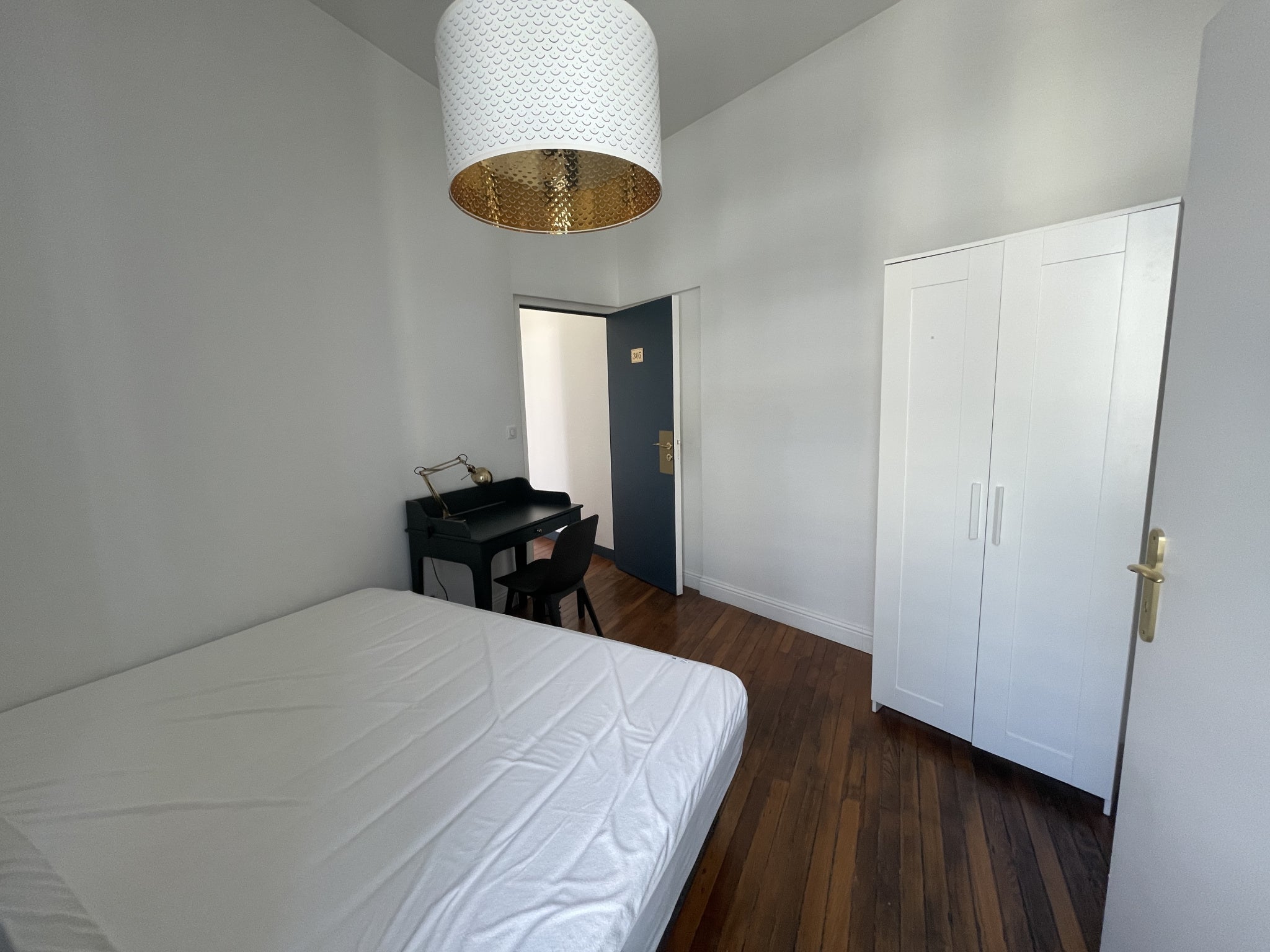 Room Cours Pasteur in Bordeaux