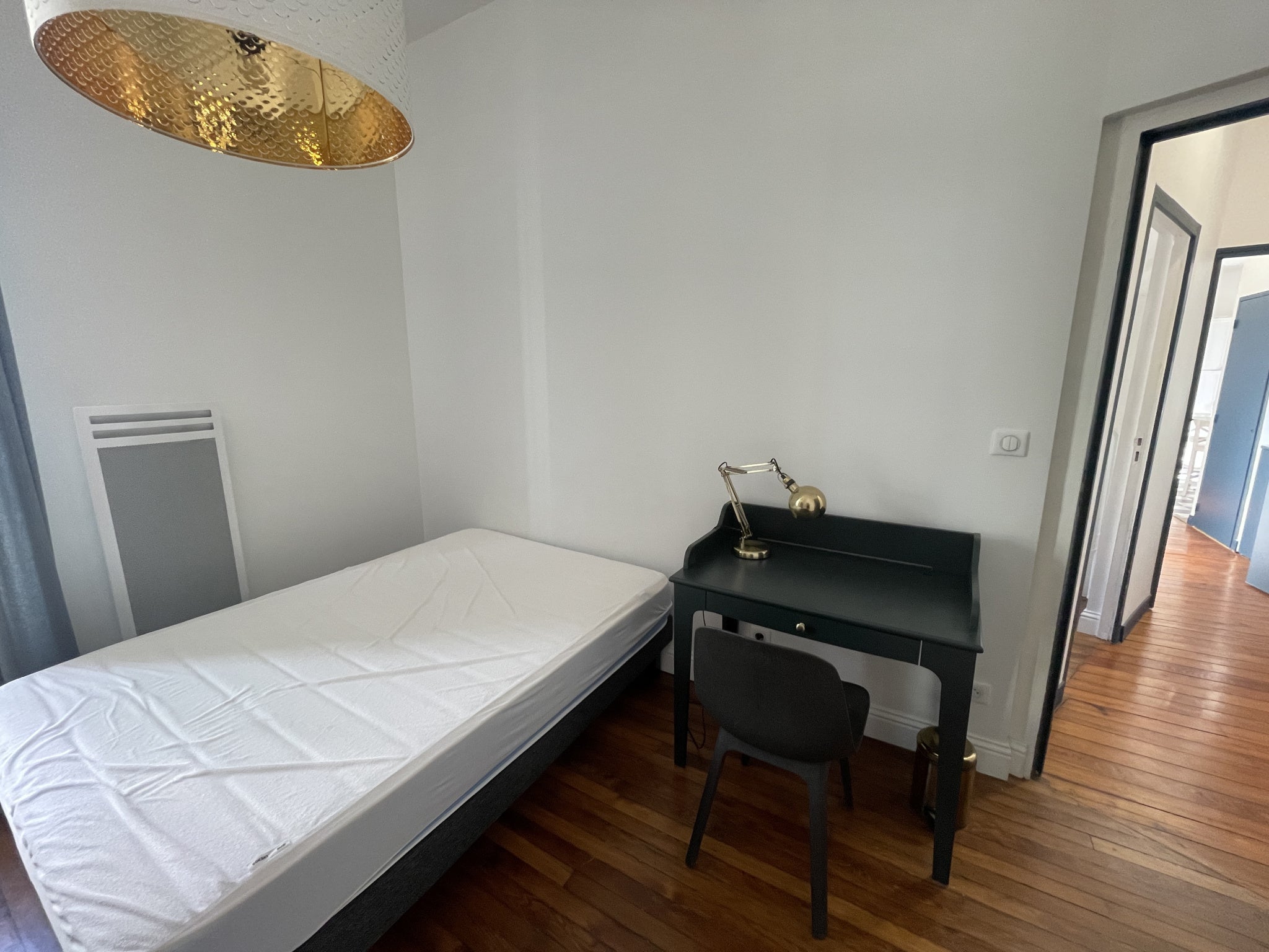Room Cours Pasteur in Bordeaux