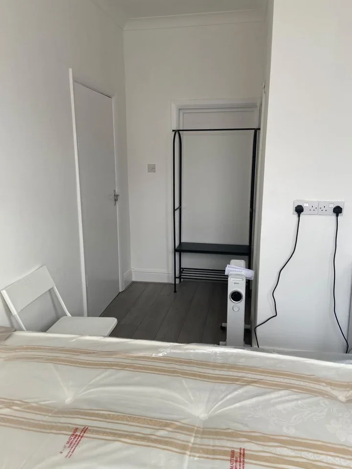 Flat La Rose Lane in Greater London