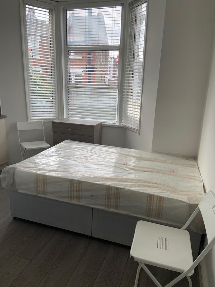 Flat La Rose Lane in Greater London