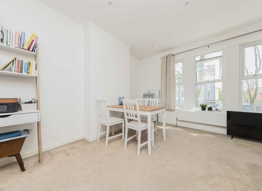 Flat Shacklewell Lane in Greater London