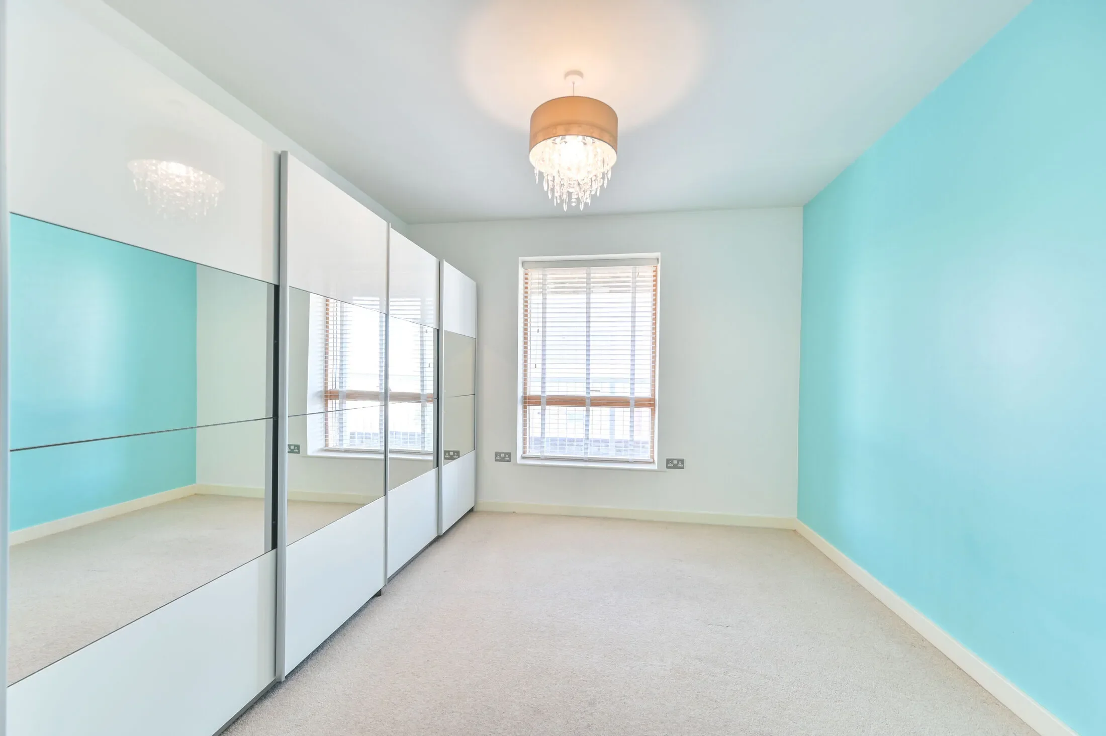 Flat Coles Green Road in Greater London
