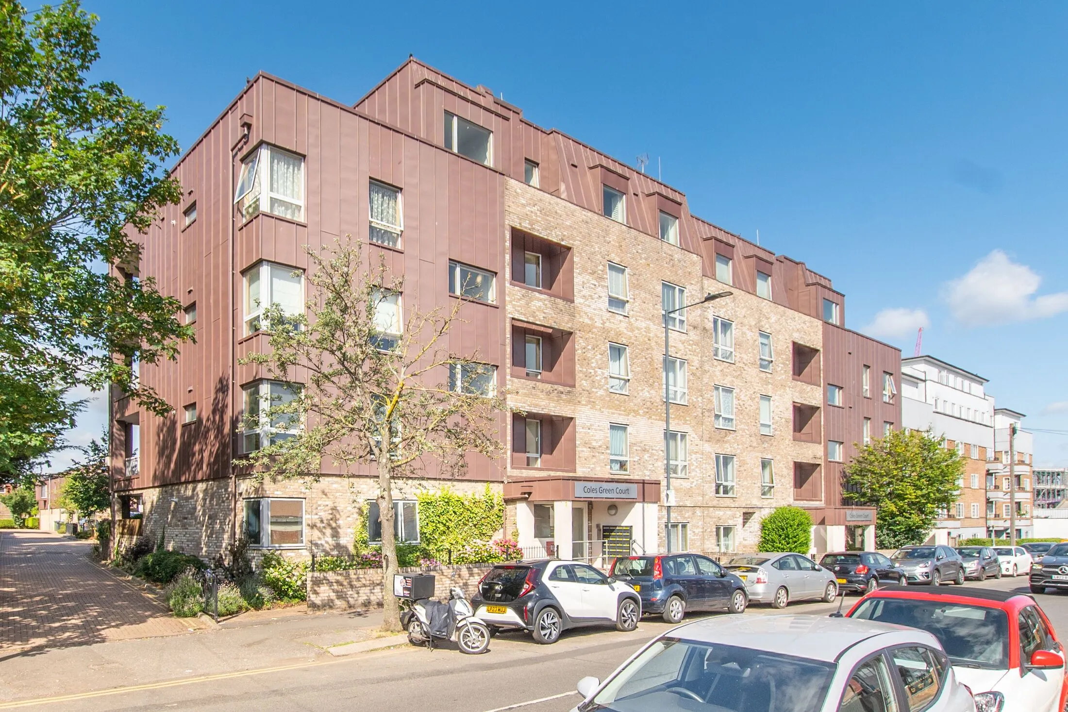 Flat Coles Green Road in Greater London