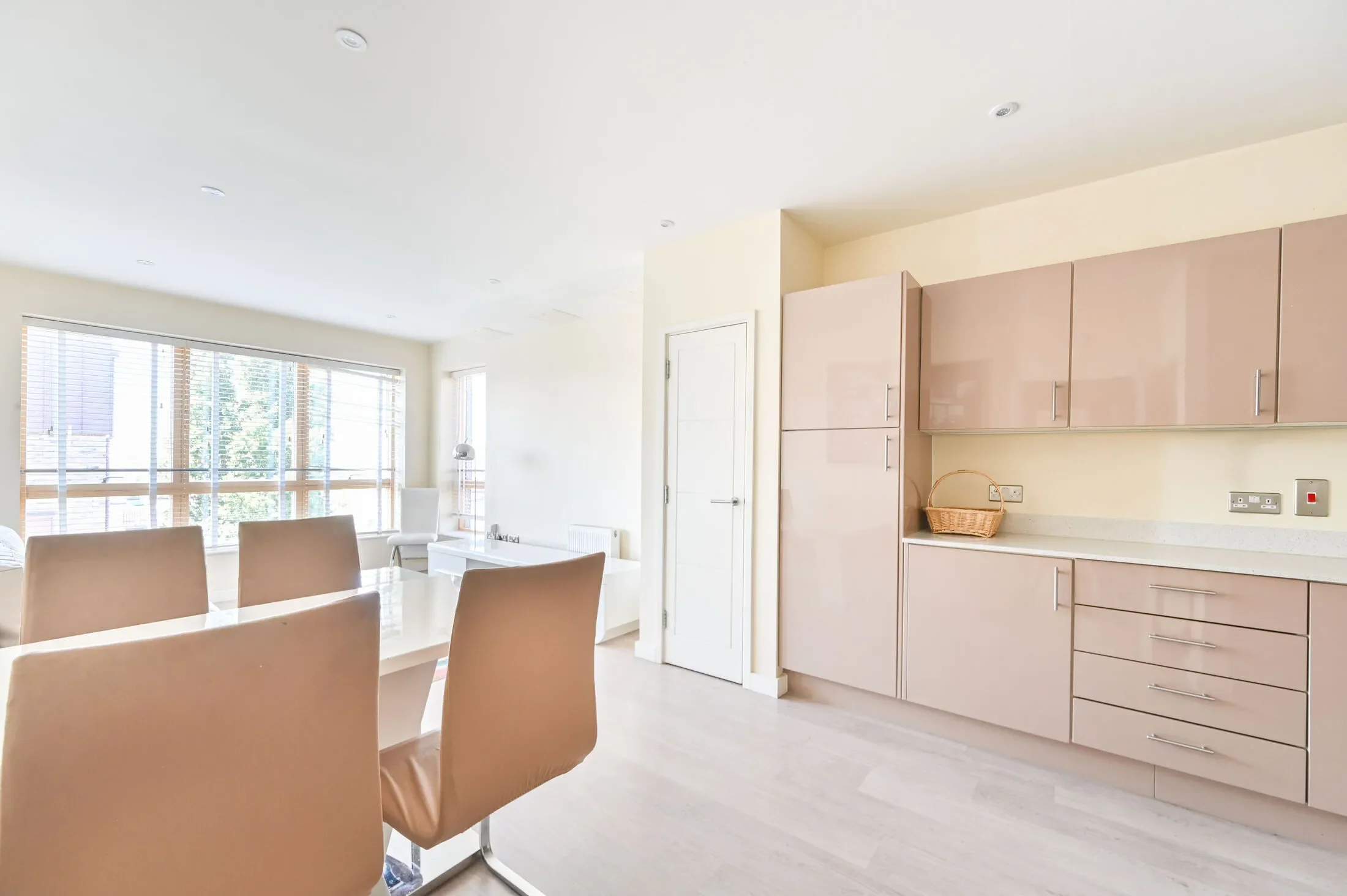 Flat Coles Green Road in Greater London