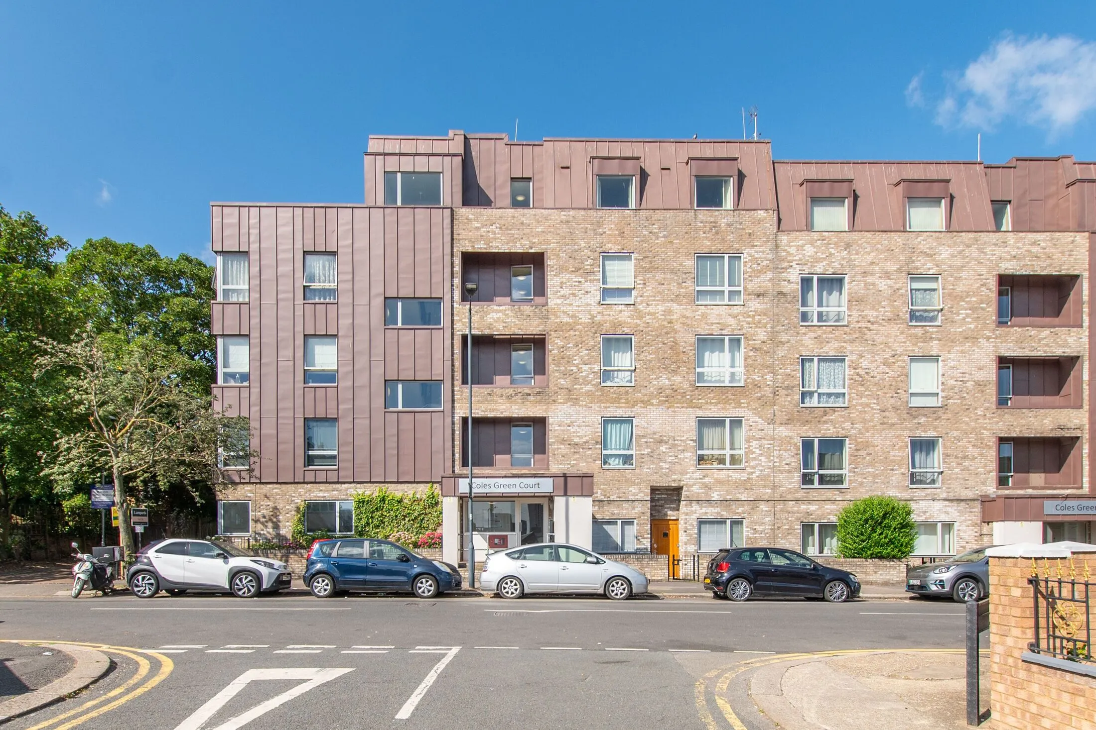 Flat Coles Green Road in Greater London