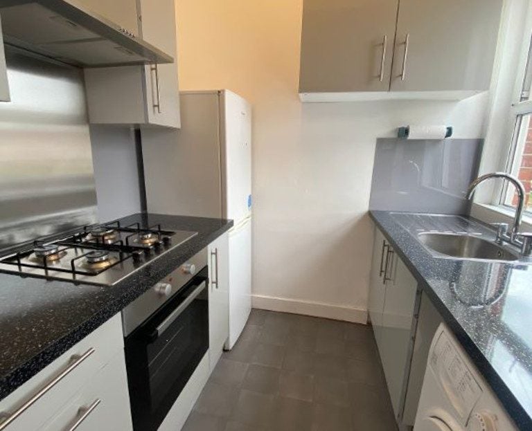 Flat Percy Road in Greater London