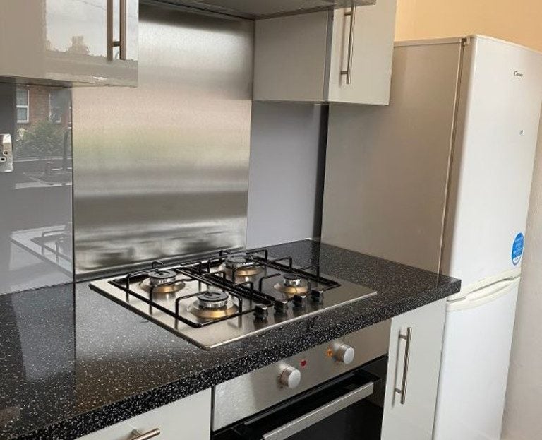 Flat Percy Road in Greater London