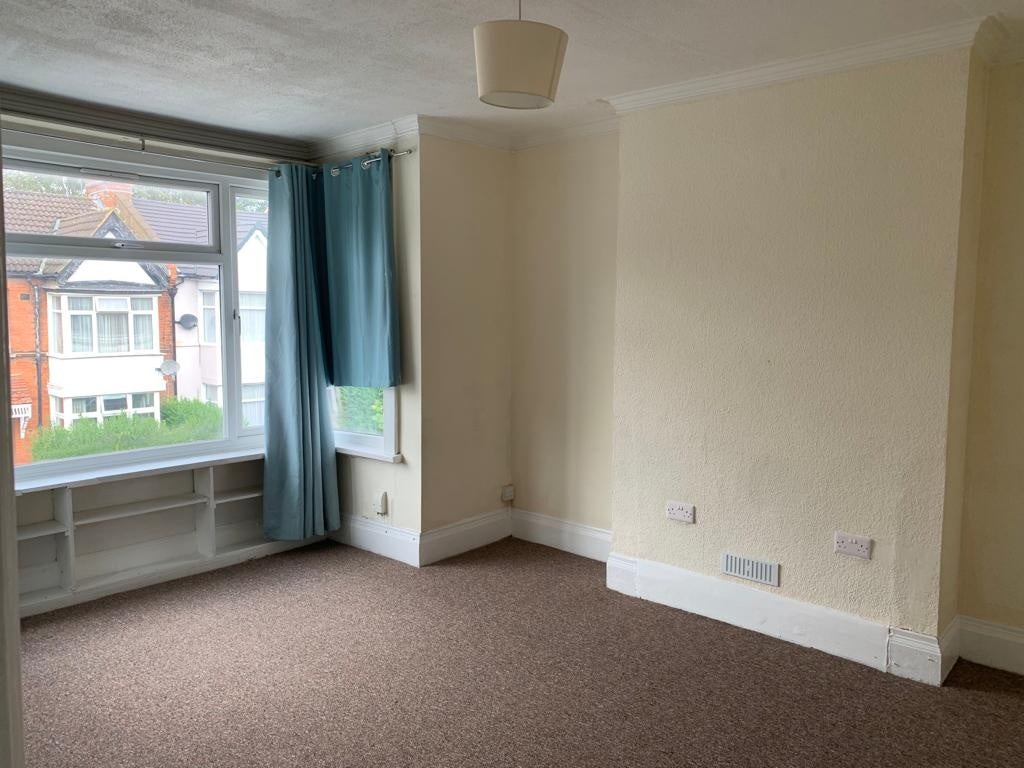 Flat Butler Road in Greater London