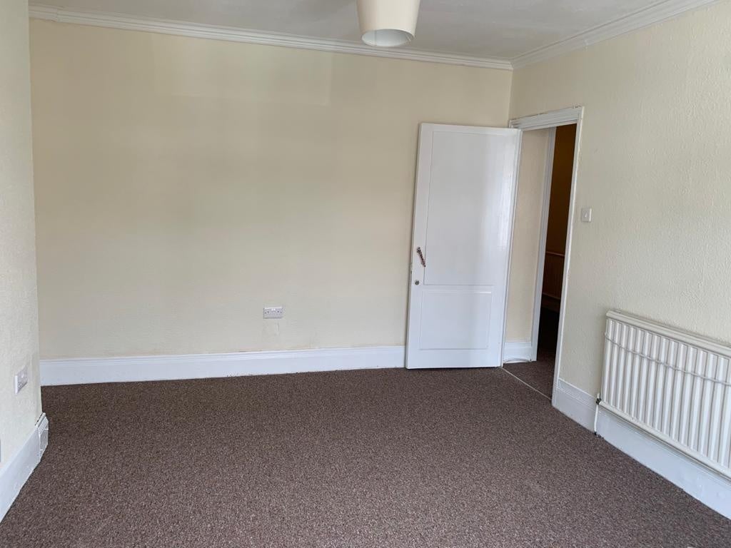 Flat Butler Road in Greater London