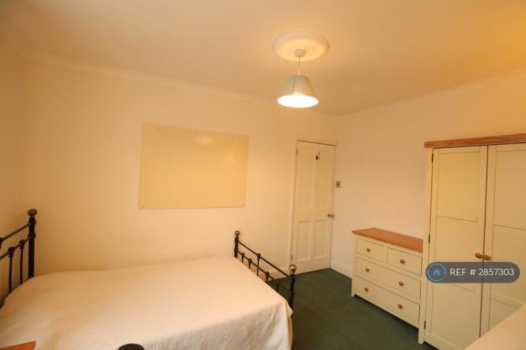 Room Burgess Road in Southampton