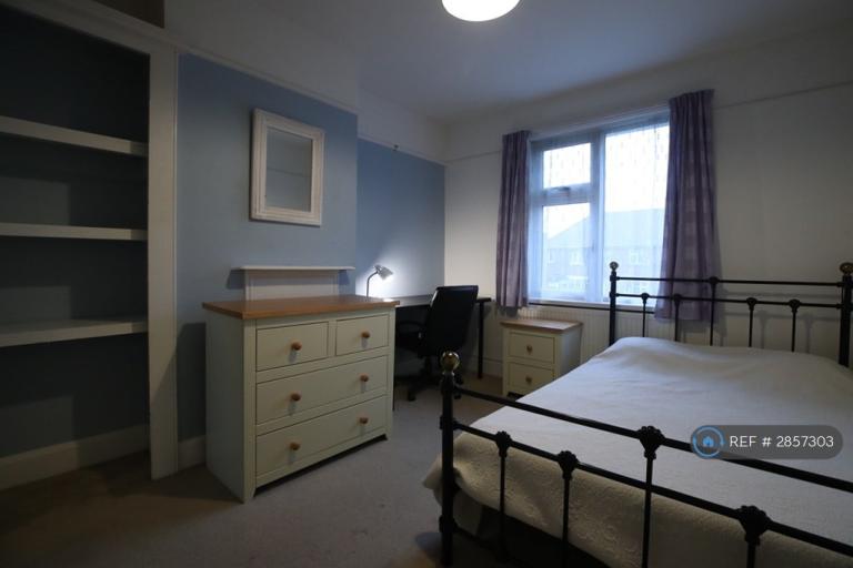 Room Burgess Road in Southampton