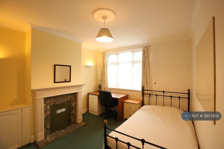 Room Burgess Road in Southampton