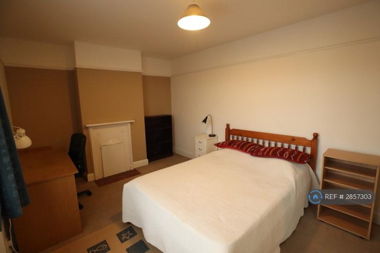Room Burgess Road in Southampton