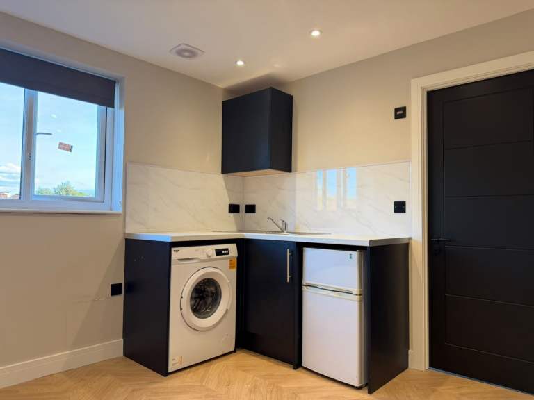 Flat Northolt Road in Greater London