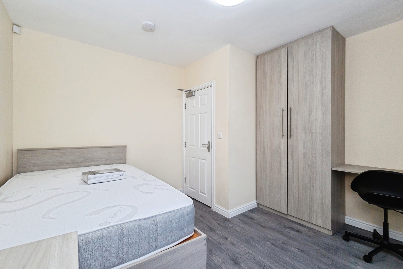 Room Stephens Road in Manchester
