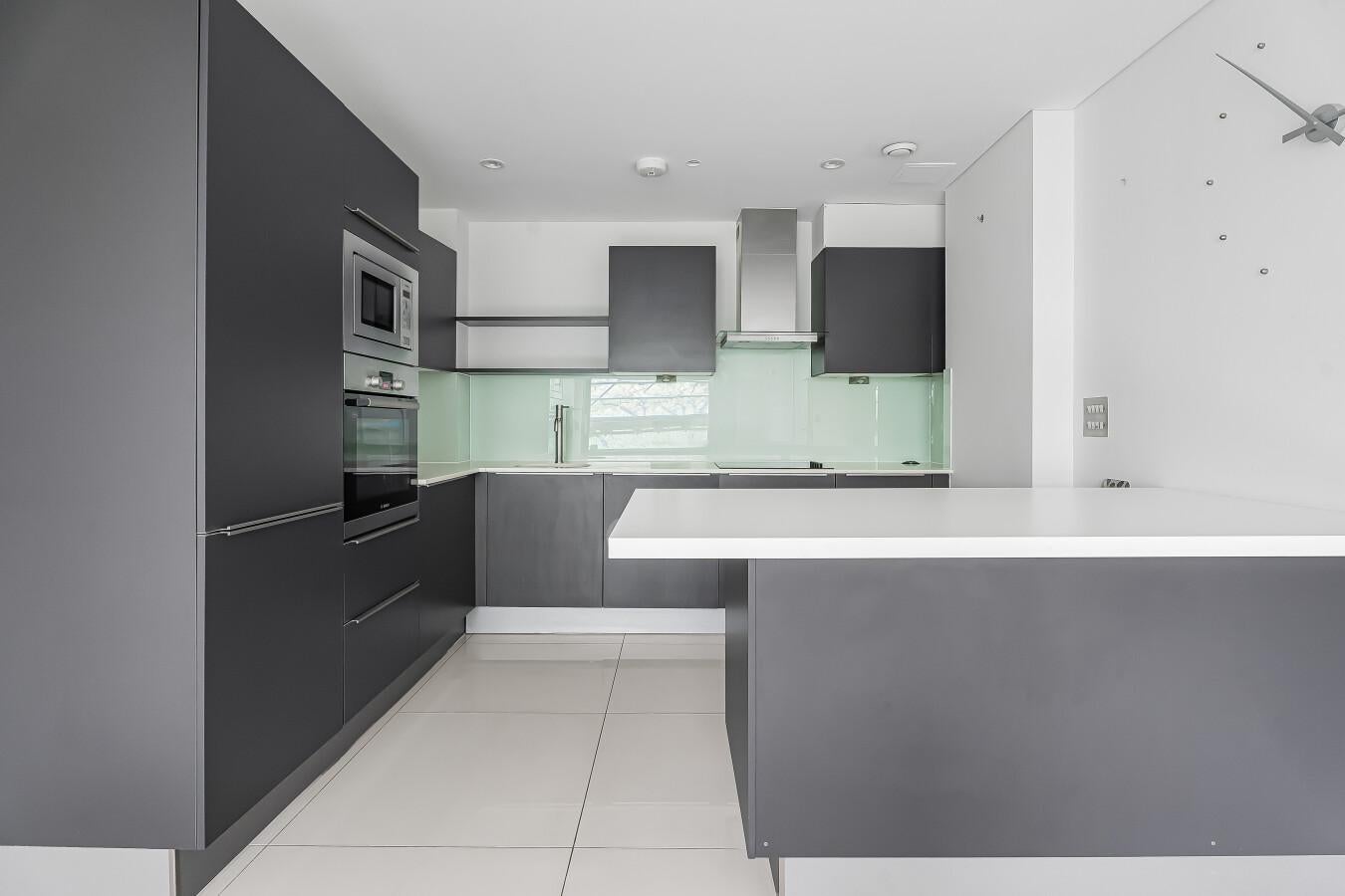 Flat Prince of Wales Road in Greater London
