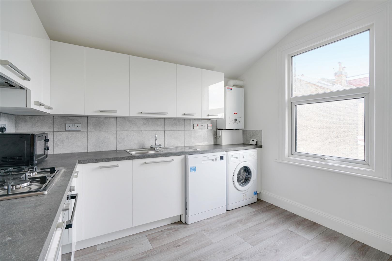 Flat Northfield Avenue in Greater London