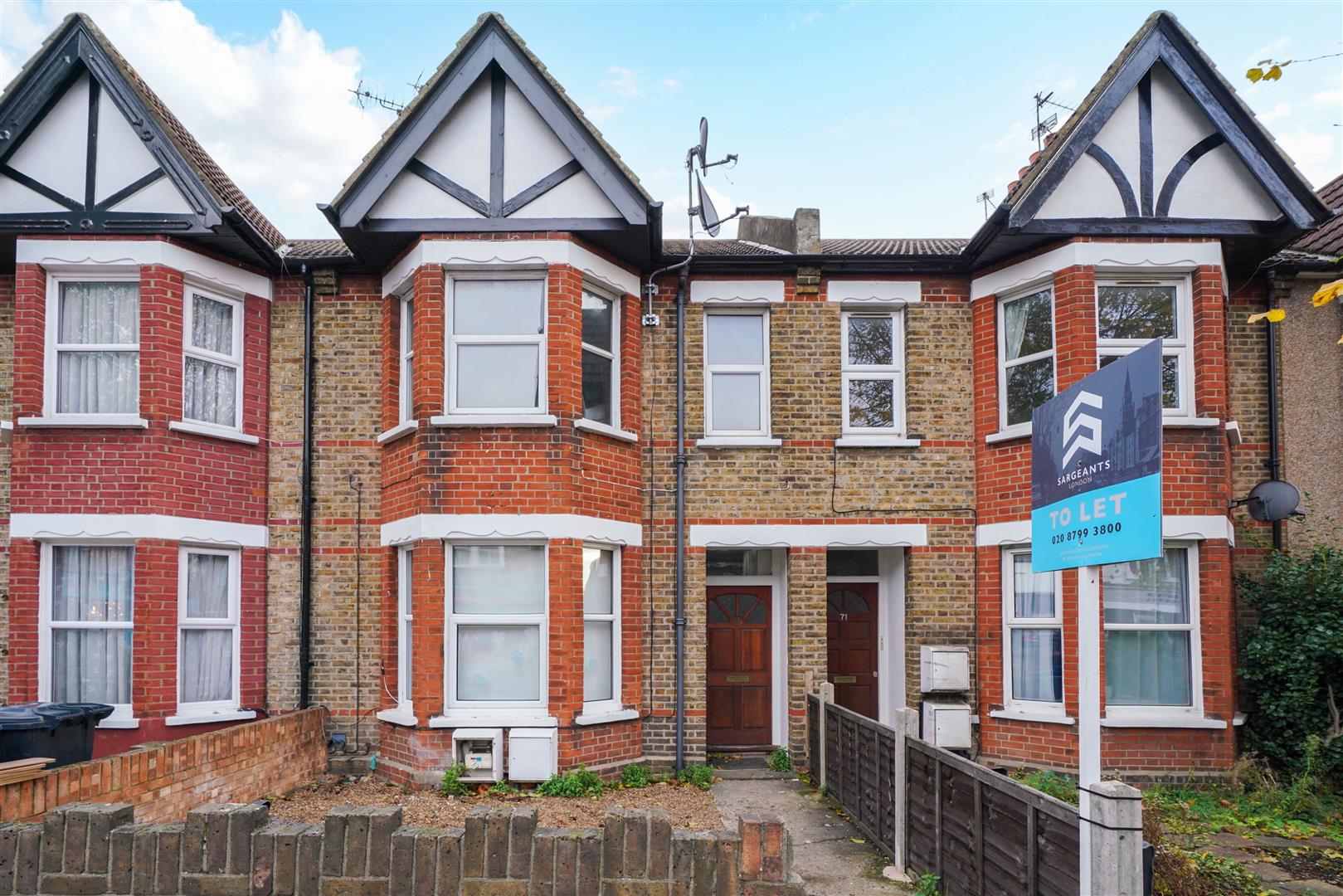 Flat Northfield Avenue in Greater London