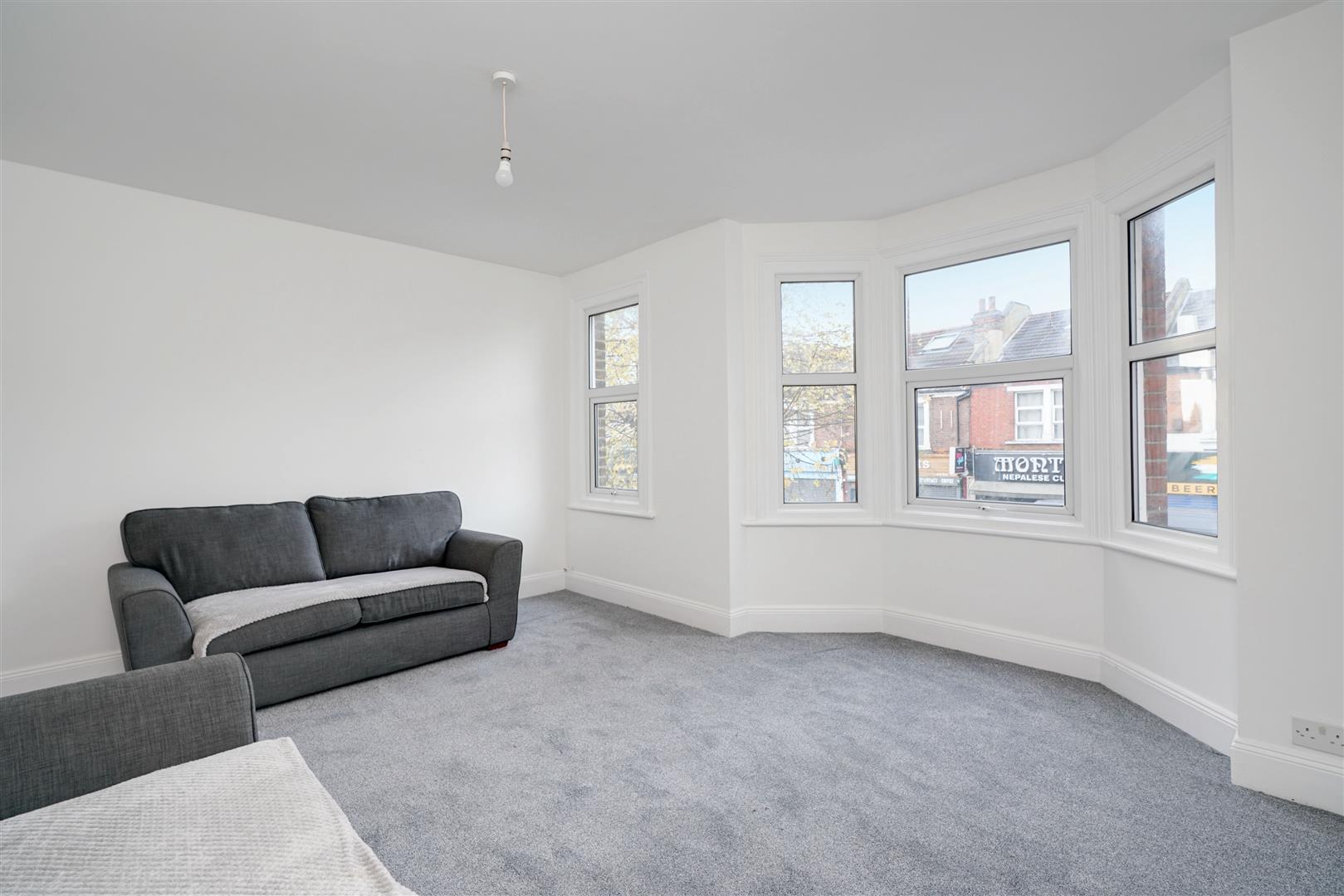 Flat Northfield Avenue in Greater London