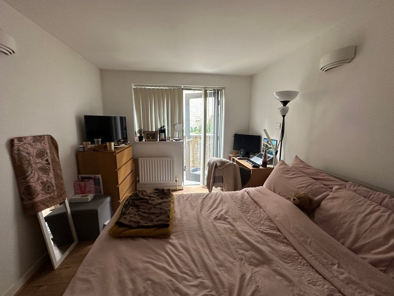 Flat Key Close in Greater London
