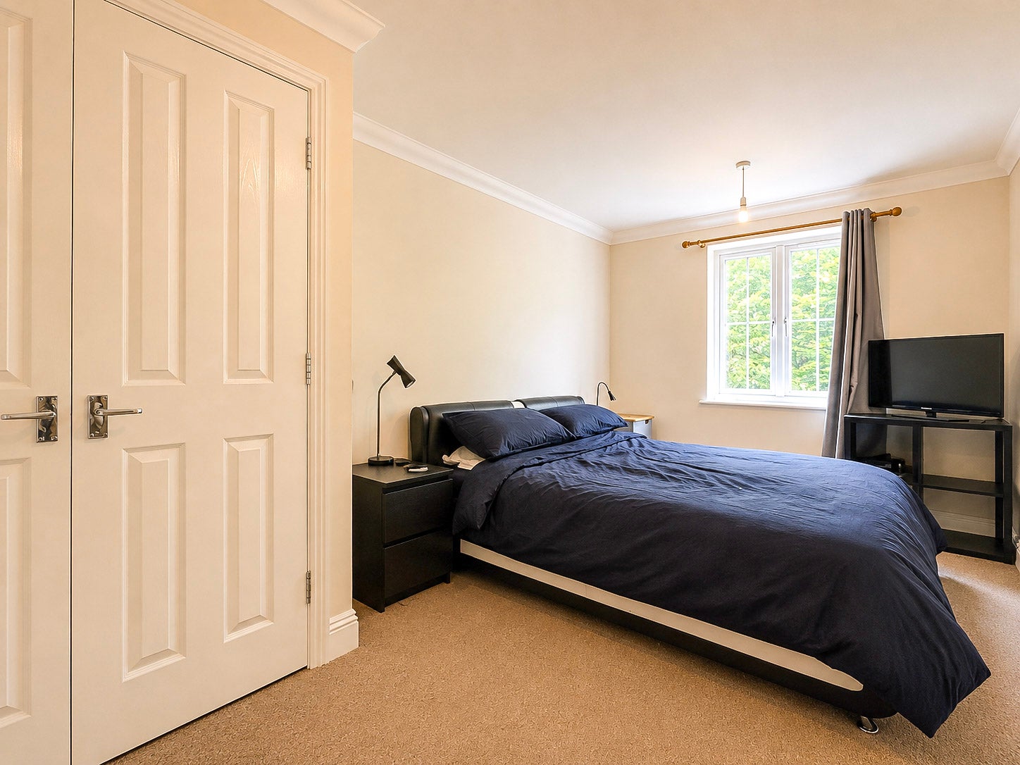 Flat Greens Close in Winchester