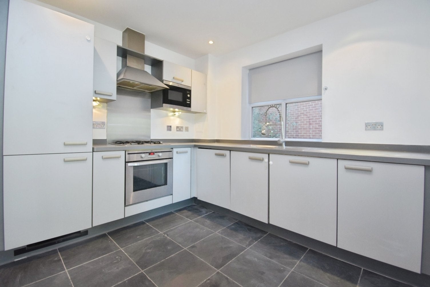 Flat Marian Gardens in Greater London