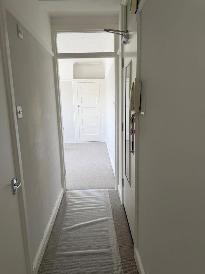 Flat Martin Way in Greater London
