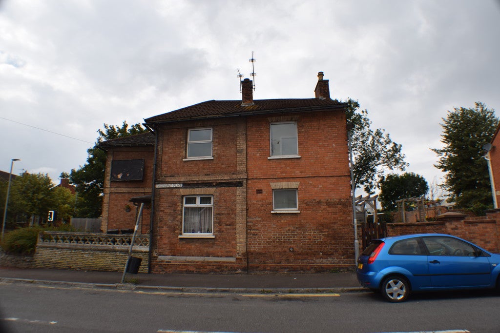 Flat Wembdon Road in Bridgwater