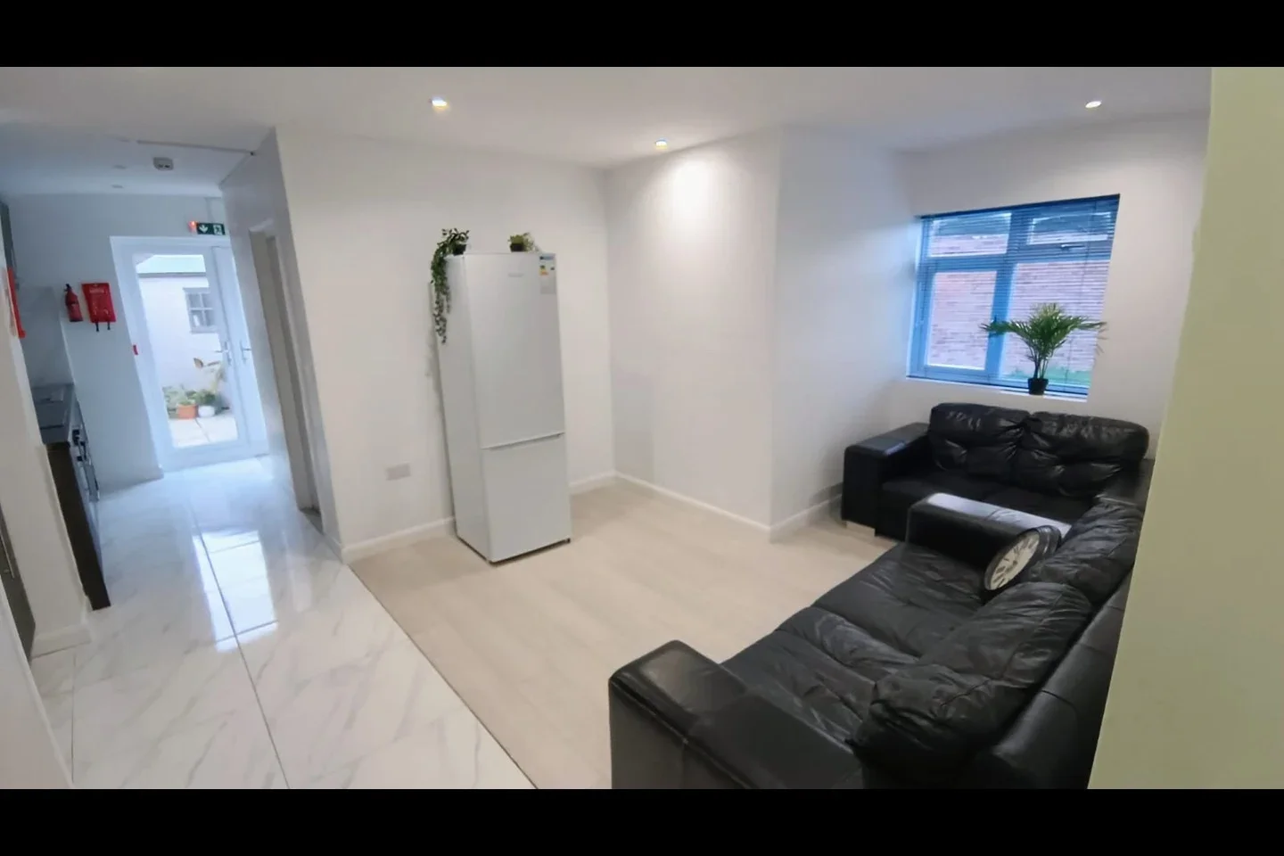 Room Elizabethan Way in Borough of Spelthorne