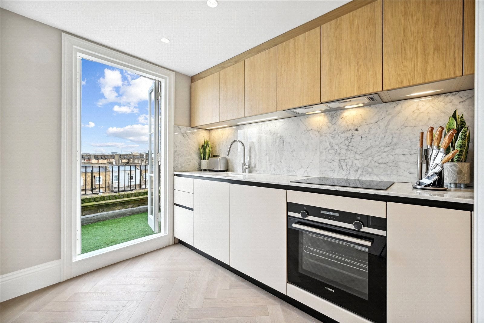 Flat Onslow Mews West in Greater London