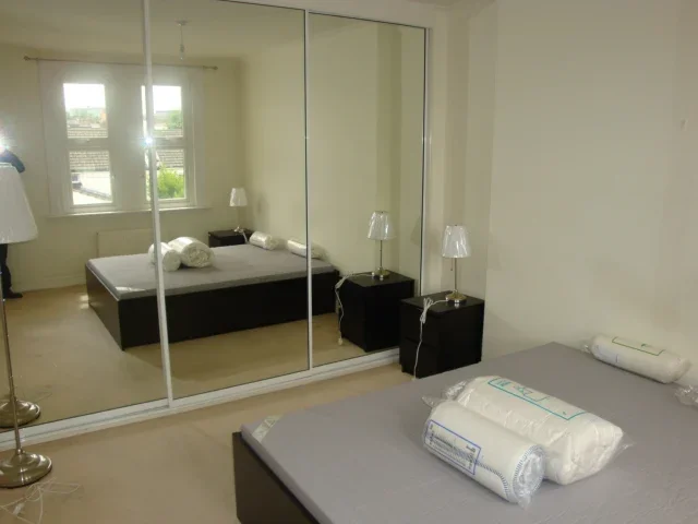 Flat Irving Road in Greater London