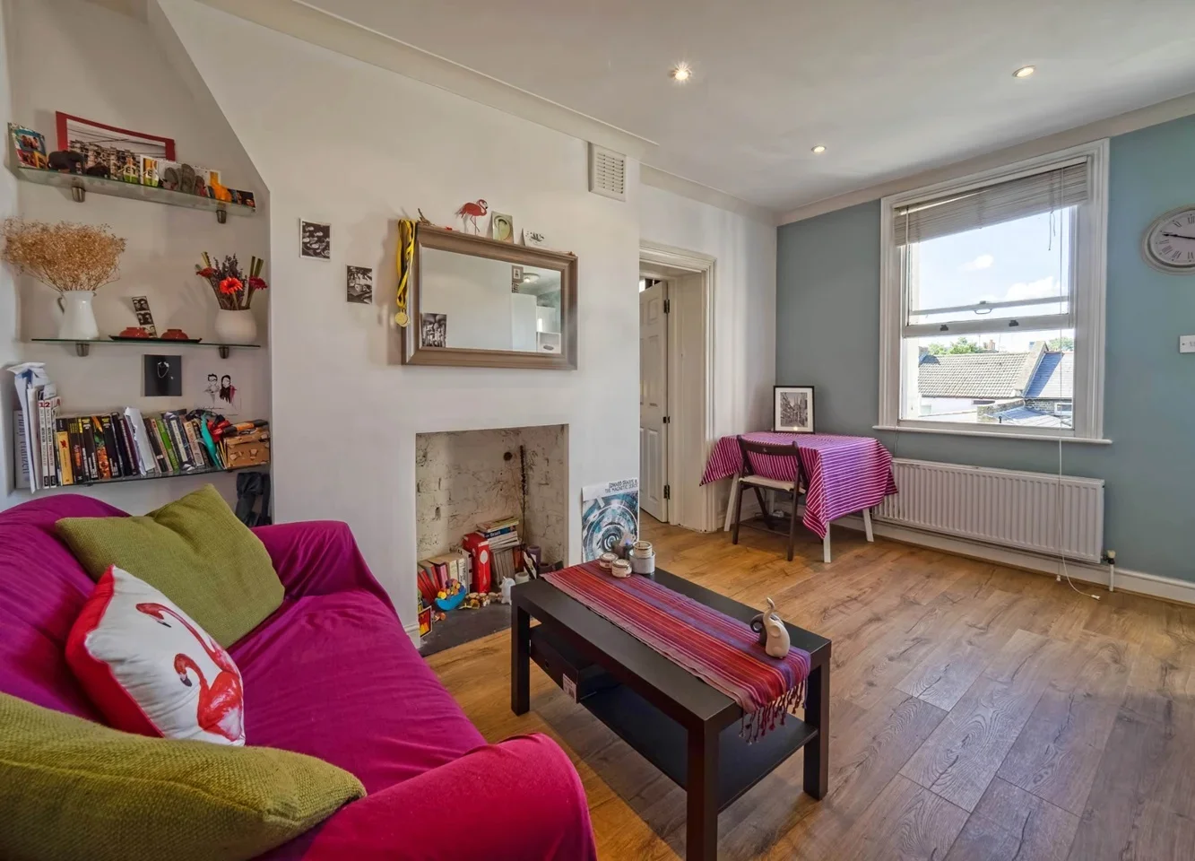 Flat Irving Road in Greater London