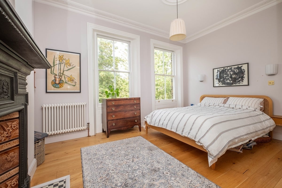 Flat Queen's Road in Greater London