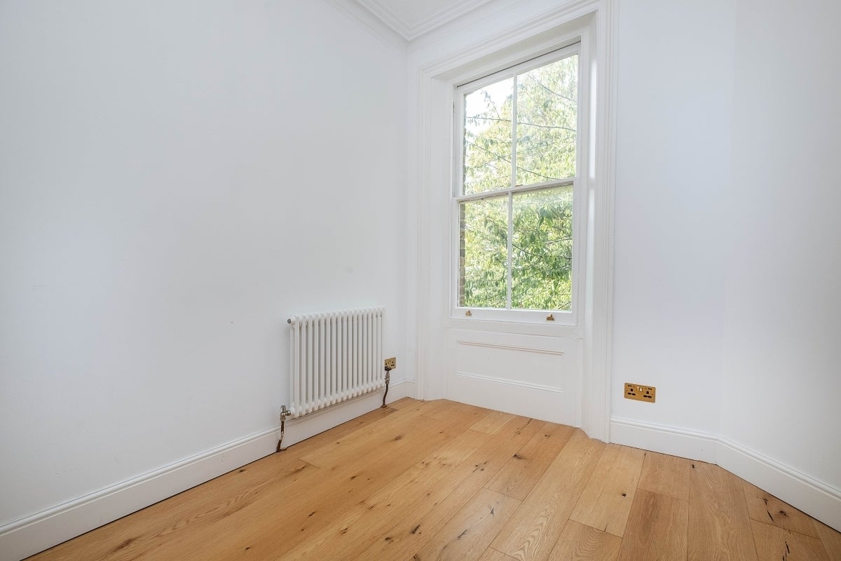 Flat Queen's Road in Greater London