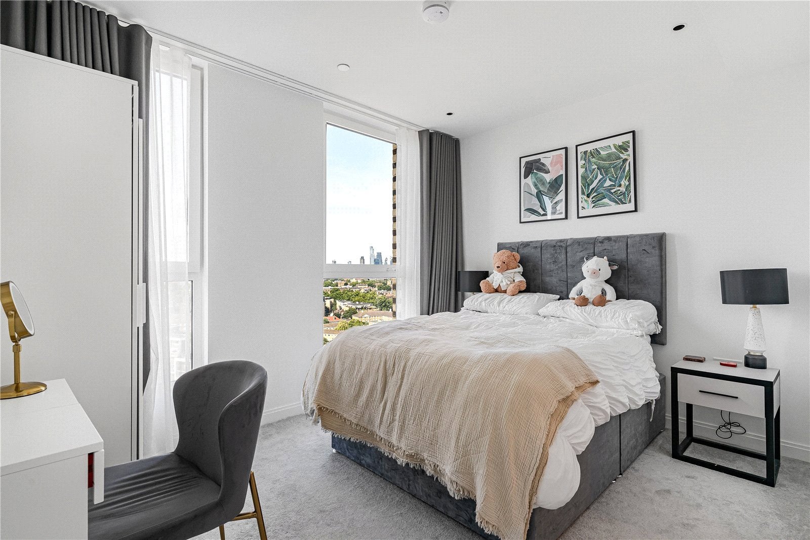 Flat Kennington Lane in Greater London